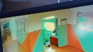 Астанада оқушы мектепте жүріп түсініксіз жағдайда баспалдақтан құлады