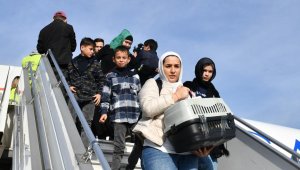 Газа секторынан эвакуацияланған қазақстандықтар Алматыға ұшып келді