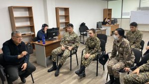 ЕҰУ әскери кафедрасының студенттері «Sarbaz.kz» әскери порталының редакциясында болды