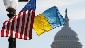 «Ақиқат енді басталады»: қазақстандық сарапшы АҚШ-тың Украинаға бөлетін қаржысының бітуі туралы