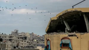 Газада әуеден тасталған гуманатарлық көмек 5 адамды мерт қылды