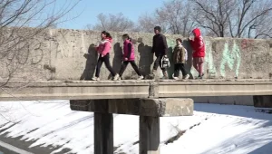 Алматы облысында ер адам өткелден құлап, көз жұмды
