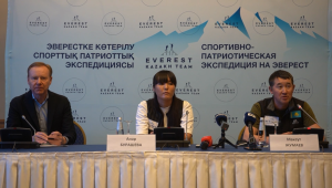 Әскери қызметші Эверестке шығатын экспедицияны бастап барады