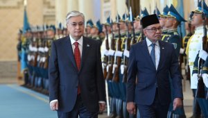 Тоқаев Малайзияның Премьер-министрін салтанатты түрде қарсы алды