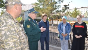 Көп балалы аналар әскери бөлімді аралады