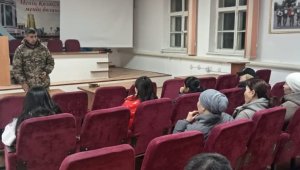 Әскерилердің әйелдерімен кездесу