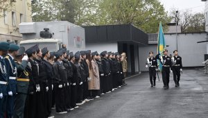Салтанатты түрде шығарып салды