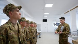 Жас сарбаздар қатары