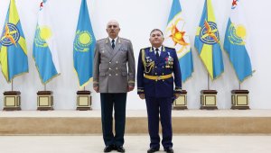 Қорғаныс министрі әскери қызметшілерге мемлекеттік наградалар табыс етті