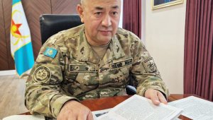КЕЗДЕСУ: ҚОЛЫНАН КІТАП ТАСТАМАЙТЫН ҚОЛБАСШЫ