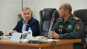 Заңды түсіндіру мақсатында әскерилермен кездесті