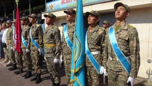 300-ден астам студент ант берді